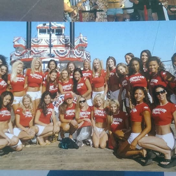 Hawaiian Tropic Promo Model Sweatshirt. OFFICIAL - Picture 2 of 12